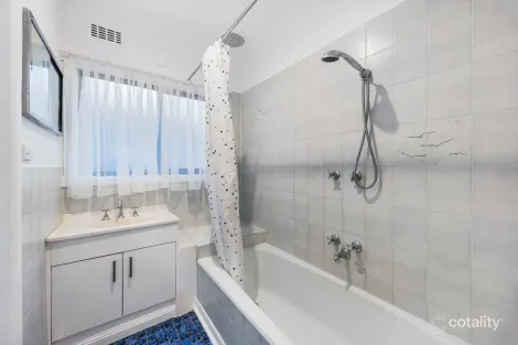 Property photo of 21 Wattle Avenue Wendouree VIC 3355