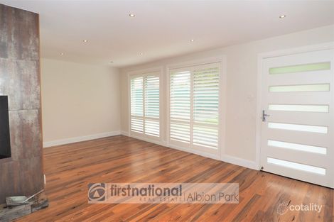 Property photo of 4 Carvie Close Shellharbour NSW 2529