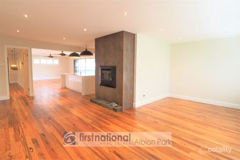 Property photo of 4 Carvie Close Shellharbour NSW 2529