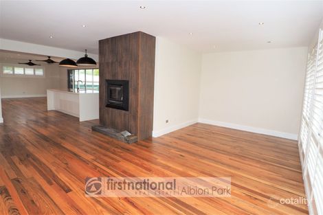 Property photo of 4 Carvie Close Shellharbour NSW 2529