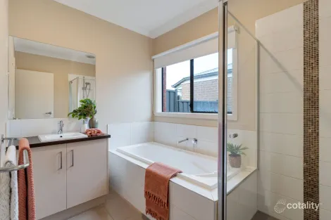 Property photo of 11 Journey Way Greenvale VIC 3059