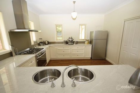 6 Racecourse Rd, Haddon, VIC 3351