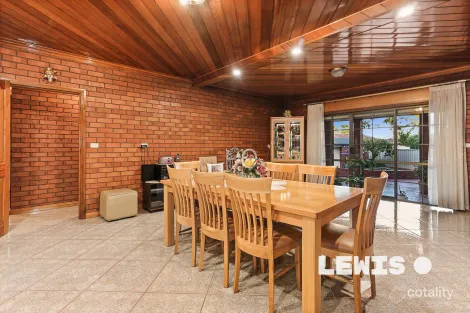 Property photo of 10 Maria Court Hadfield VIC 3046