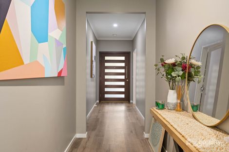 Property photo of 4 White Gum Way Cranbourne North VIC 3977