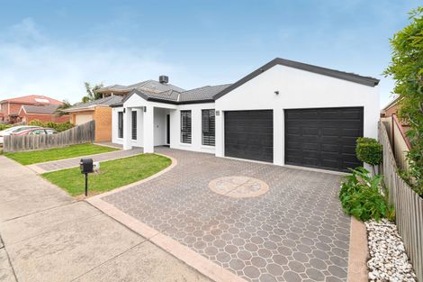 Property photo of 15 Neptune Street Roxburgh Park VIC 3064