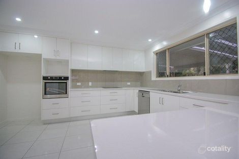 Property photo of 28 Billabong Drive Gooburrum QLD 4670