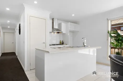 Property photo of 12 Barlow Circuit Tarneit VIC 3029