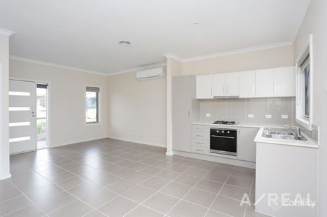 Property photo of 23 Monarma Walk Kealba VIC 3021