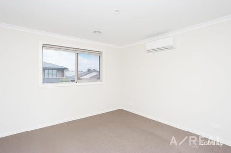 Property photo of 23 Monarma Walk Kealba VIC 3021