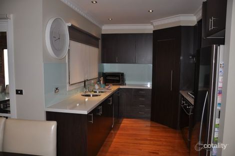 Property photo of 2 Farnham Crescent Mill Park VIC 3082