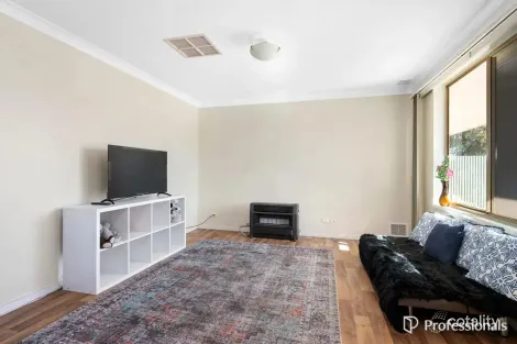 Property photo of 4 Watts Close Boulder WA 6432