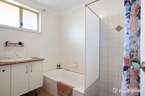 Property photo of 4 Watts Close Boulder WA 6432