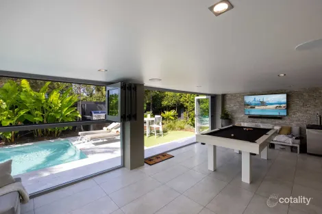 Property photo of 9129 Peter Senior Drive Hope Island QLD 4212