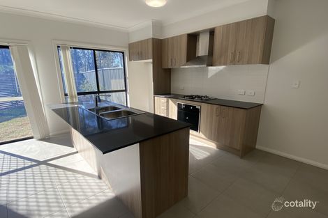 Property photo of 32 Garrison Road Jordan Springs NSW 2747