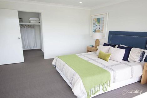 Property photo of 27 Honeybee Crescent Calderwood NSW 2527