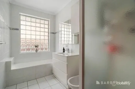 Property photo of 82 Broadhurst Avenue Reservoir VIC 3073