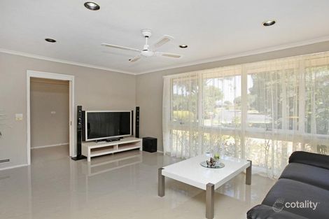 Property photo of 4 Dover Place Melton West VIC 3337