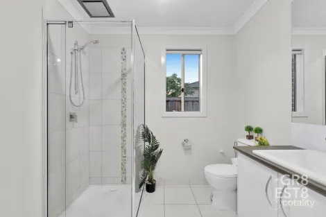 Property photo of 72 Aquatic Drive Cranbourne West VIC 3977