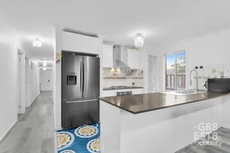 Property photo of 72 Aquatic Drive Cranbourne West VIC 3977