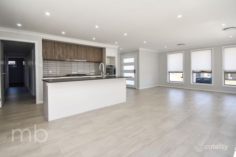 Property photo of 28 Miriam Drive Orange NSW 2800