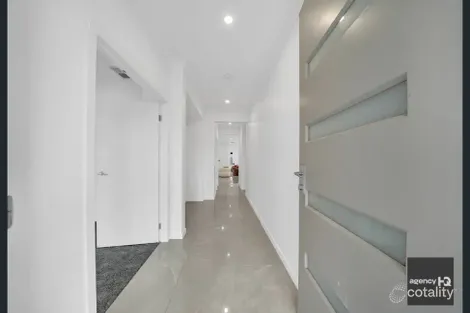 Property photo of 5 Dawley Circuit Werribee VIC 3030