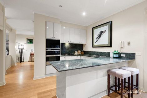 Property photo of 1 Ellinis Mews Port Melbourne VIC 3207