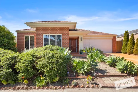 4 Mcgarvie Dr, Cranbourne North, VIC 3977