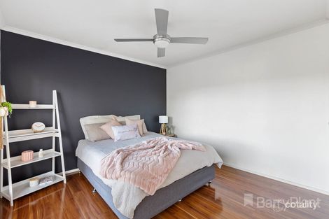 Property photo of 34 Grandview Crescent Hillside VIC 3037