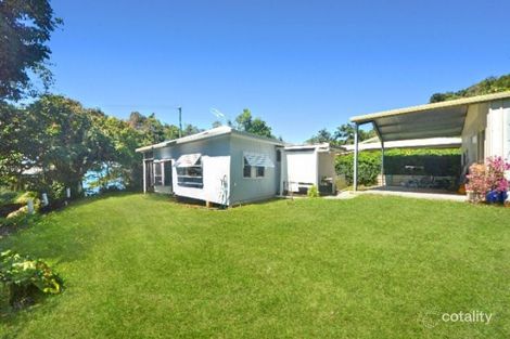 Property photo of 4 Elizabeth Street Flying Fish Point QLD 4860