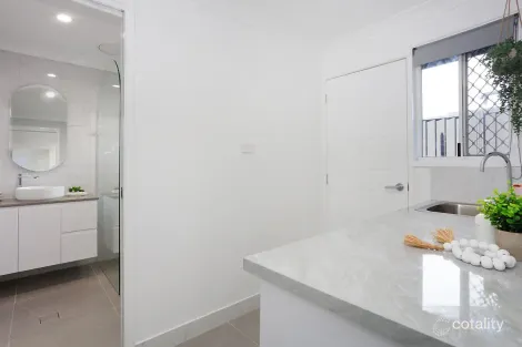 Property photo of 2/134 Oxley Drive Paradise Point QLD 4216