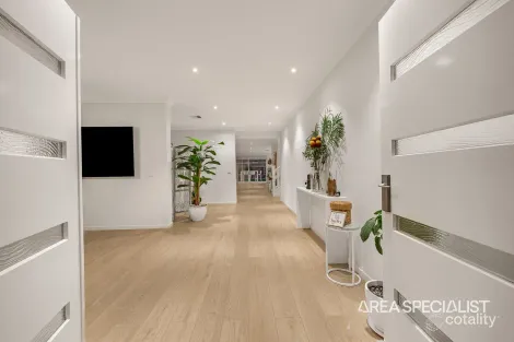 Property photo of 1 Weemala Grove Werribee VIC 3030