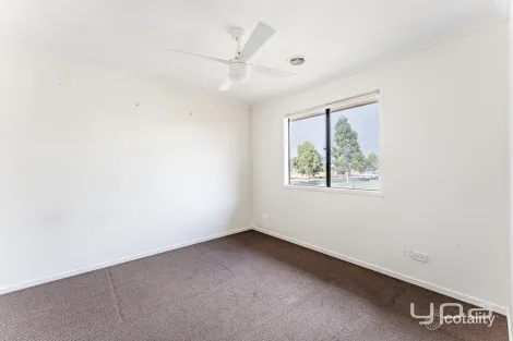 Property photo of 16 Leafy Road Werribee VIC 3030