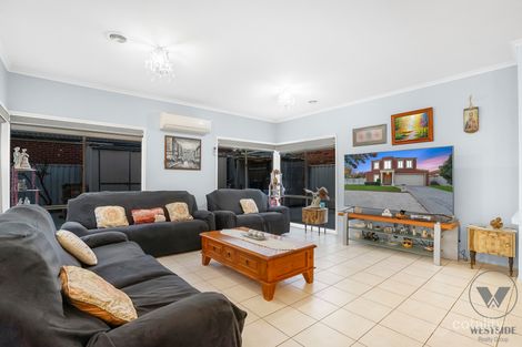 Property photo of 21 Stoke Heath Way Caroline Springs VIC 3023