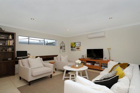 Property photo of 32 Nursery Drive Middle Ridge QLD 4350