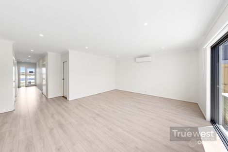 Property photo of 14 Newfoundland Circuit Bonnie Brook VIC 3335