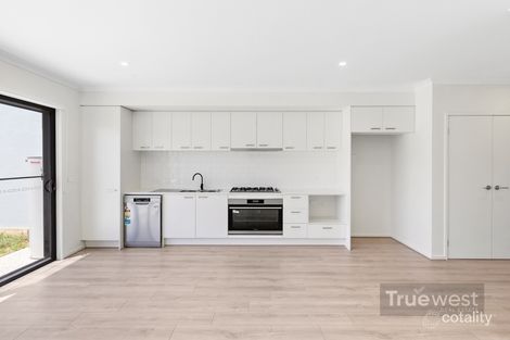 Property photo of 14 Newfoundland Circuit Bonnie Brook VIC 3335