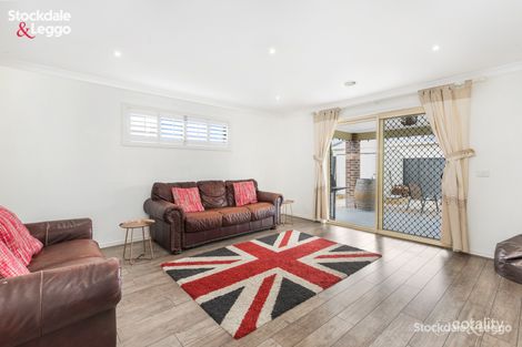 Property photo of 32 Maclarens Close Manor Lakes VIC 3024
