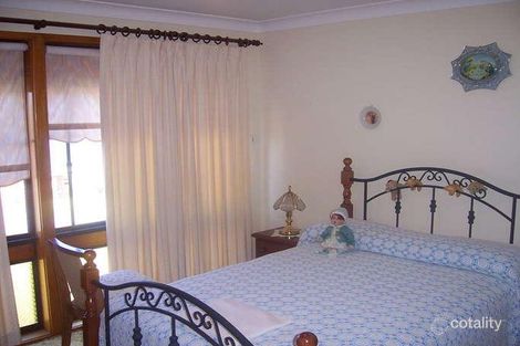 Property photo of 25 Shipton Crescent Mount Warrigal NSW 2528