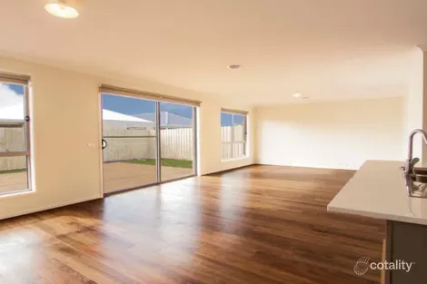 Property photo of 15 Mallacoota Crescent Armstrong Creek VIC 3217