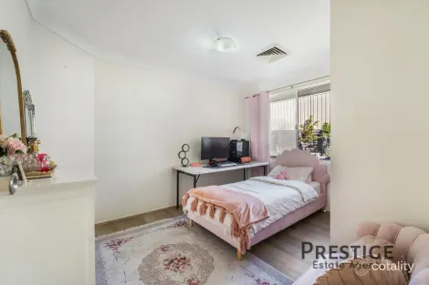 Property photo of 10 St Jerome Close Blair Athol NSW 2560