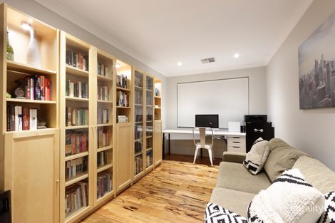 Property photo of 11 Mannhein Crescent Piara Waters WA 6112