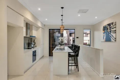 Property photo of 48 Zara Close Bundoora VIC 3083