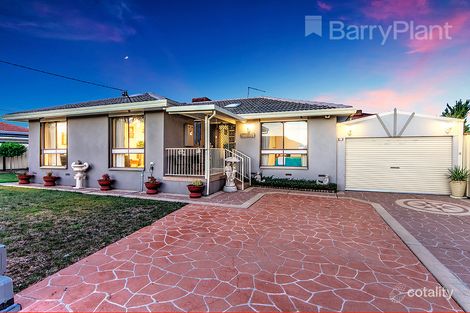 Property photo of 33 Cumbernauld Crescent Deer Park VIC 3023