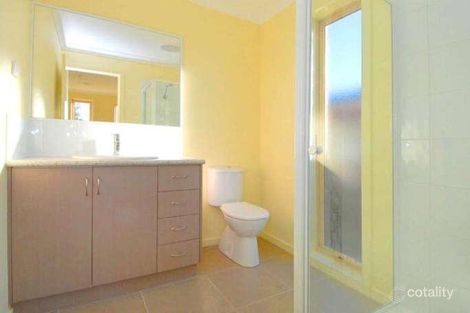 Property photo of 4 Strutt Place Caroline Springs VIC 3023