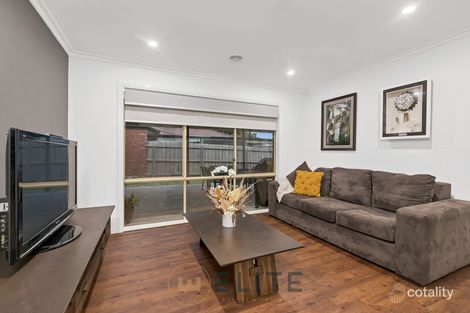 Property photo of 33 Sharpe Court Berwick VIC 3806