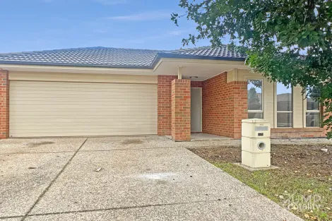15 Margaret St, Blakeview, SA 5114