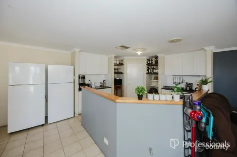 Property photo of 19 Rocklea Crescent Ellenbrook WA 6069