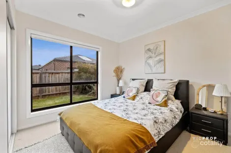 Property photo of 18 Kittyhawk Road Point Cook VIC 3030