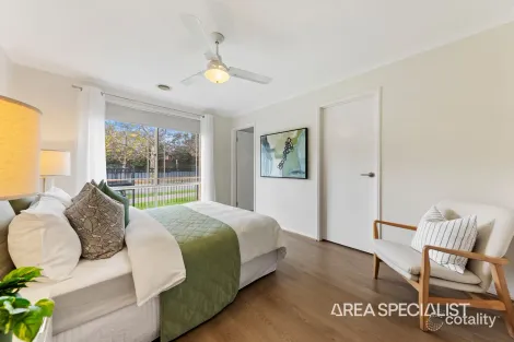 Property photo of 3 Wattle Close Pakenham VIC 3810