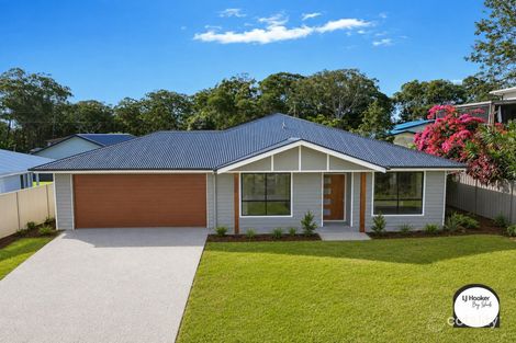 7 Reading St, Russell Island, QLD 4184